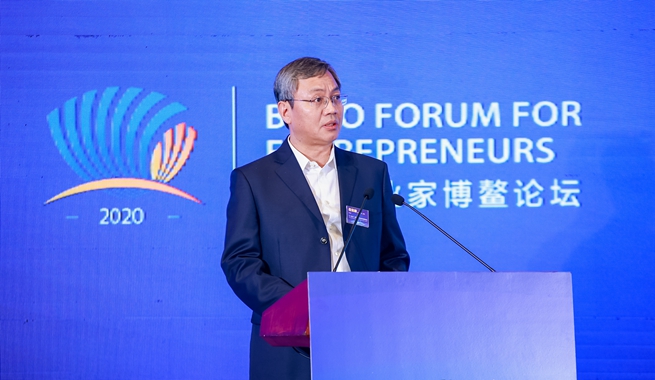 山東能源集團(tuán)黨委副書記、董事岳寶德演講