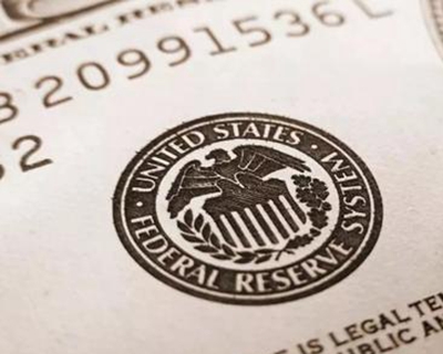 【財經(jīng)翻譯官】美聯(lián)儲的&ldquo;零息+量寬&rdquo;意味著什么？