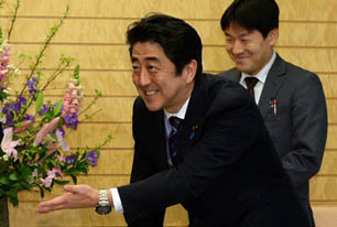 安倍，討來(lái)的達(dá)沃斯演講