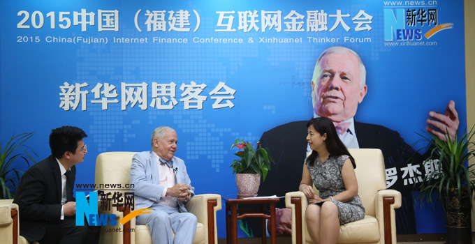 羅杰斯接受新華網(wǎng)思客專訪。