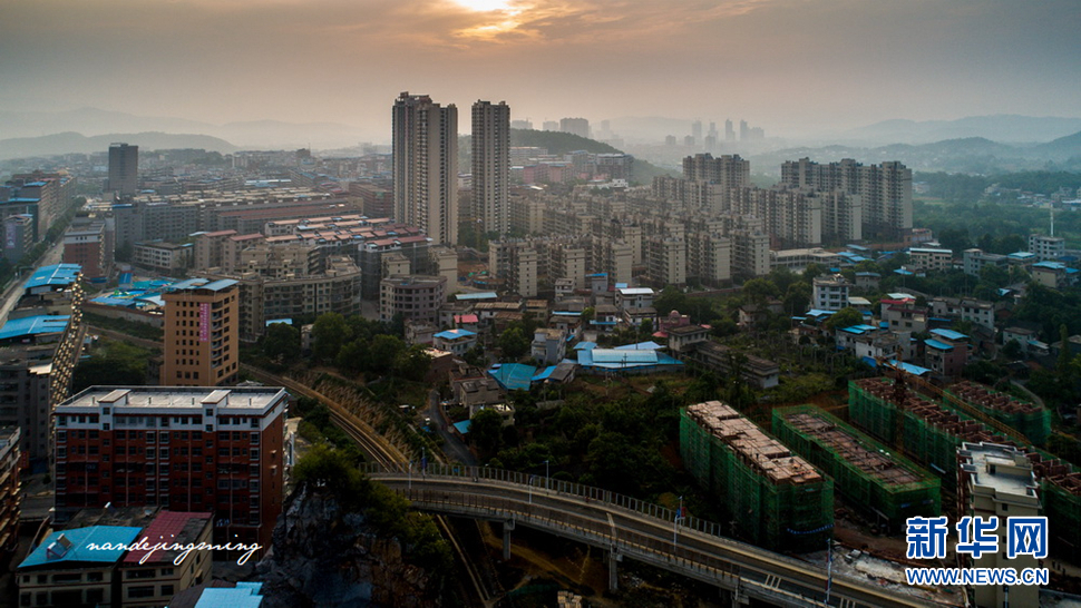 改革開放40年，縣城變化令人驚