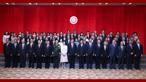 習(xí)近平會(huì)見香港特別行政區(qū)新任行政、立法、司法機(jī)構(gòu)負(fù)責(zé)人