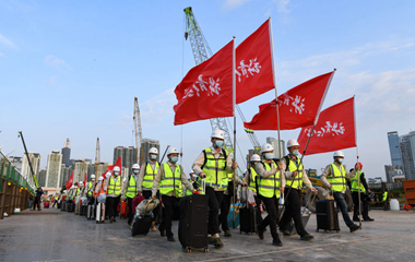 我在現(xiàn)場&middot;照片背后的故事｜援港60天，見證荒灘起方舟