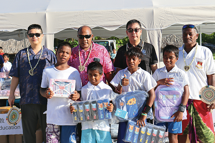 太平洋小島嶼上，有一所“中國(guó)中鐵”小學(xué)