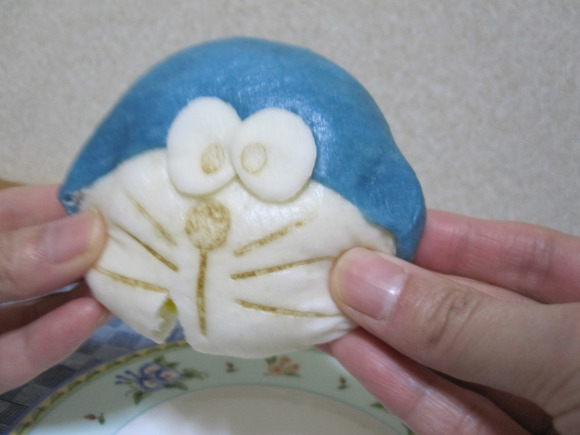 不忍下口！日便利店推出機器貓饅頭【圖】