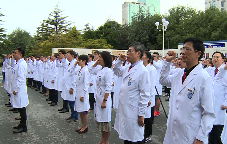 致敬偉大改革｜對話40年，講述身邊的健康故事（第二十集）&mdash;&mdash;設立醫(yī)師節(jié)，醫(yī)務人員有了自己的節(jié)日