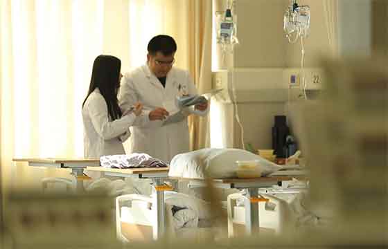 致敬偉大改革｜對話40年，講述身邊的健康故事（第五集）&mdash;&mdash;小醫(yī)院不再門可羅雀，大醫(yī)院不再&ldquo;戰(zhàn)時狀態(tài)&rdquo;