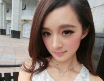 嫩模&ldquo;撞臉&rdquo;楊冪否認整容 海量私房美照曝光