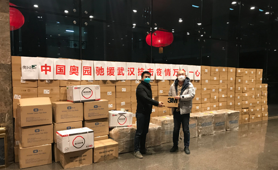 1月23日-2月1日，將40萬(wàn)只救命口罩送抵武漢一線(xiàn)