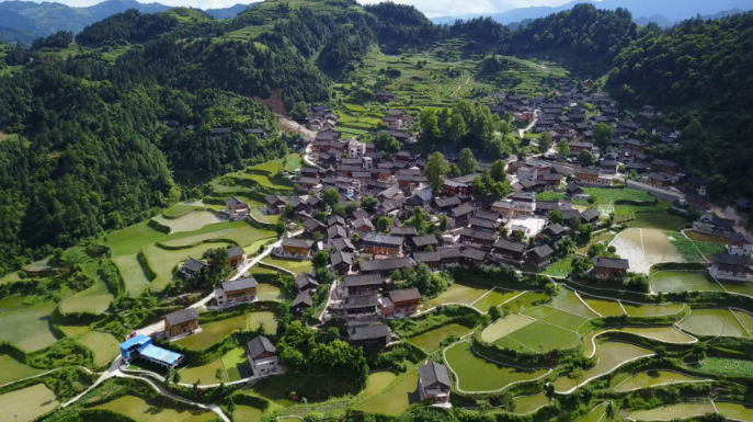 從貧困村到示范村，結(jié)對(duì)幫扶的&ldquo;龍?zhí)翗颖?rdquo;是如何煉成的