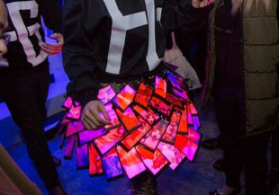 諾基亞Lumia手機(jī)裙子亮相倫敦時裝周