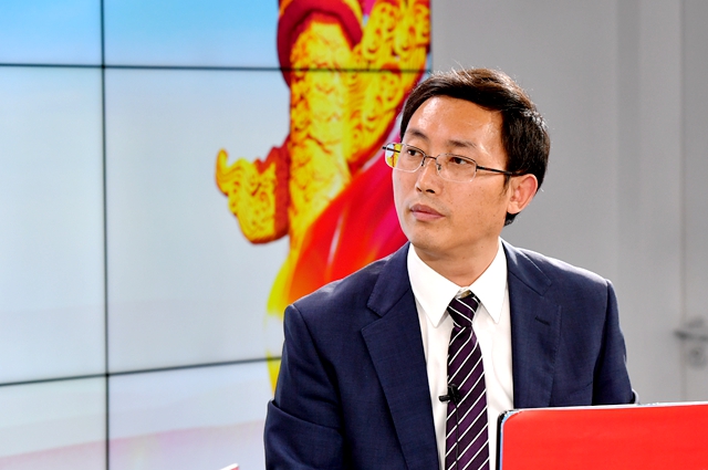 繼往是為了開(kāi)來(lái)，那么開(kāi)什么來(lái)？我們的未來(lái)是什么？我們現(xiàn)在站在什么歷史方位上？往哪里去走？