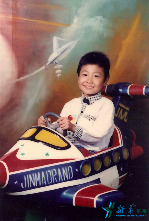 資料圖片：長大后當(dāng)一名優(yōu)秀的飛行員是張超兒時種下的夢想。