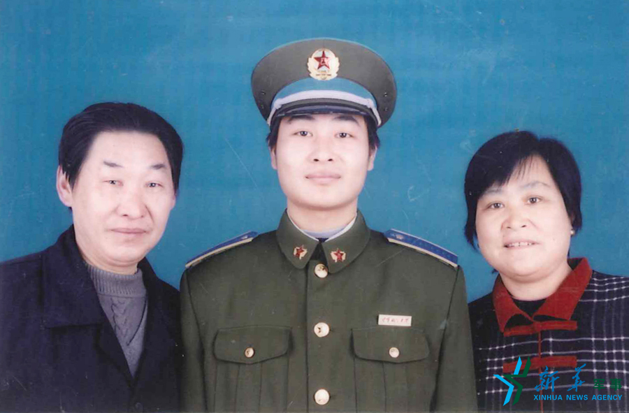 &uarr;資料圖片：張超考入飛行學院后成為全家的驕傲。