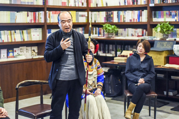 劉文濤：通過對每件兵器的復(fù)制，我們了解兵器造型與兵器制作的手藝，實(shí)現(xiàn)與古人的對話。