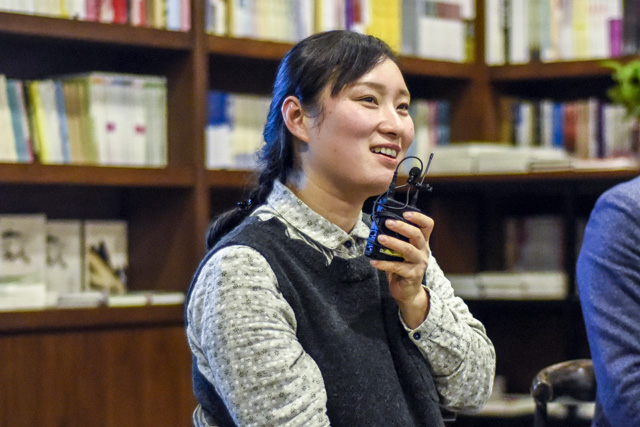 申彬：在清華的學(xué)習(xí)，讓我拓寬了許多思路，我想在山水和其他物象中嘗試去用我們工藝來(lái)表現(xiàn)，希望今后能給觀者帶來(lái)一些新的感受。