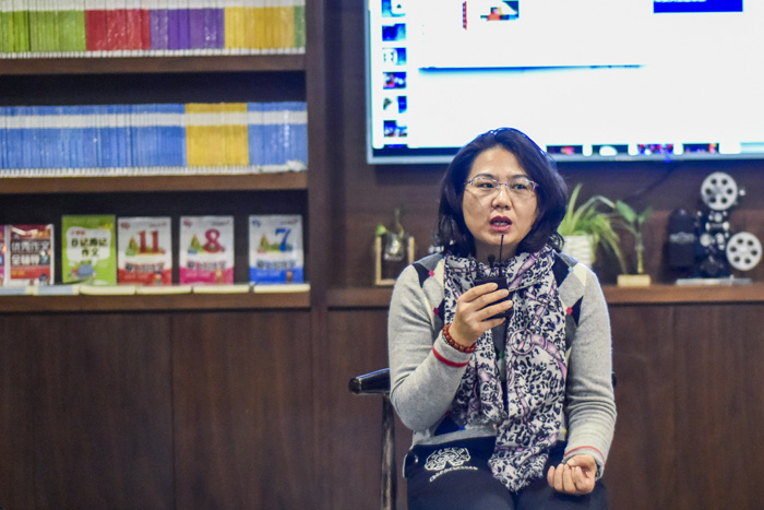 王煥：唐卡現(xiàn)在發(fā)展得很好。一個(gè)是國(guó)家非遺政策的保護(hù)，第二唐卡技藝本身很精良，做唐卡的這些藝人始終保有著工匠精神，做出來(lái)的東西令人稱贊，它自然能慢慢傳播開來(lái)。