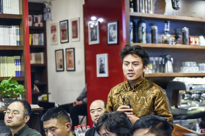 安久家族老八：我們的家族一直在做技藝的傳承，這是我們的使命，我們應(yīng)該承擔(dān)起來(lái)。希望能用我學(xué)到的知識(shí)，把我們家族的技藝推廣到更廣大的市場(chǎng)。