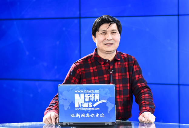 從開始的花鳥畫轉(zhuǎn)為山水畫創(chuàng)作，更欣賞山水畫的大氣。多年努力到名山大川去寫生，搜集素材，創(chuàng)作具有生活氣息的書畫作品。