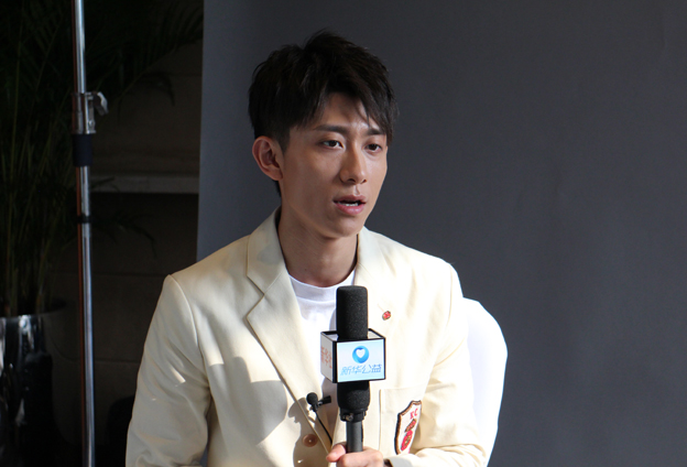 國有棟梁，大愛無疆；爾如嫩草，小愛芬芳。