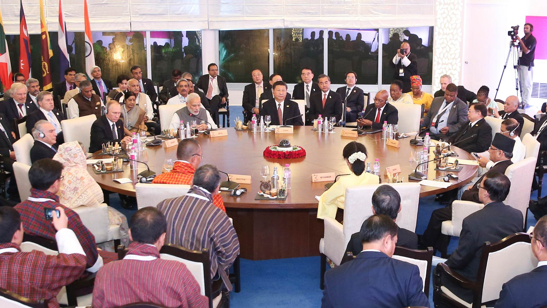 習(xí)近平出席金磚國家領(lǐng)導(dǎo)人同&ldquo;環(huán)孟加拉灣多領(lǐng)域經(jīng)濟(jì)技術(shù)合作倡議&rdquo;成員國領(lǐng)導(dǎo)人對(duì)話會(huì)