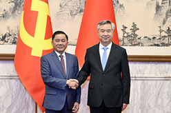 李希同越共中央政治局委員、中央書記處書記、中央檢查委員會(huì)主任陳錦繡舉行會(huì)談