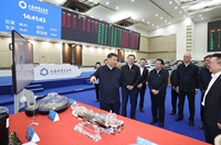 習(xí)近平在上?？疾?返京途中在江蘇鹽城考察