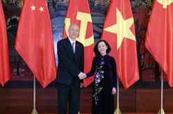 蔡奇同越共中央政治局委員、中央書記處常務(wù)書記張氏梅舉行會(huì)談