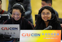 她們，因為兩會工作忙碌著美麗著