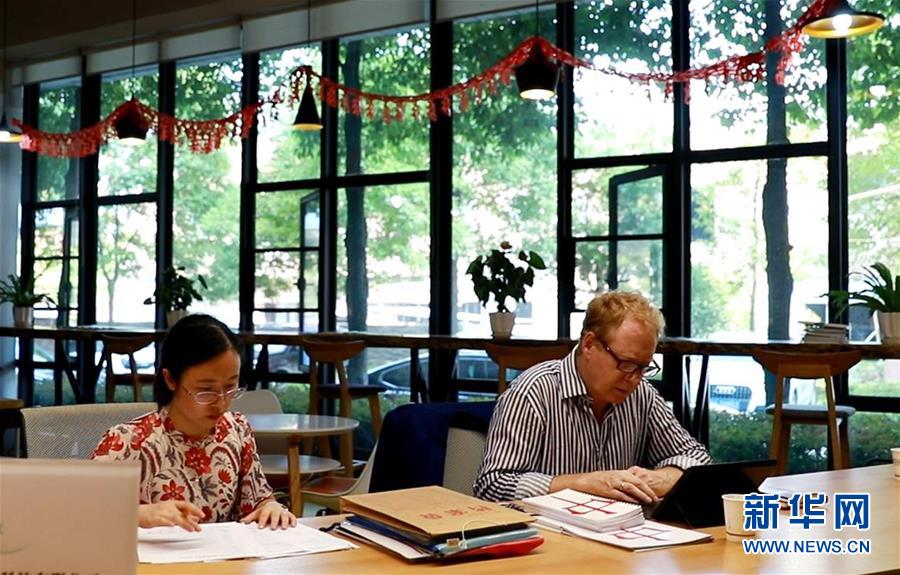 （十九大時(shí)光&middot;圖文互動(dòng)）（1）中國(guó)成就，世界矚目&mdash;&mdash;來(lái)自基層蹲點(diǎn)現(xiàn)場(chǎng)的報(bào)道