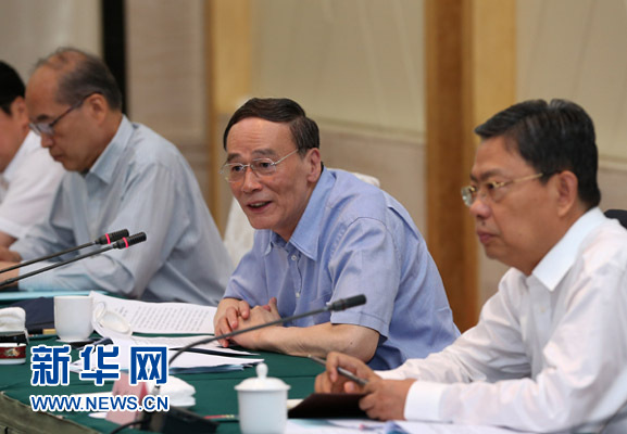 這是7月4日，王岐山在錫林浩特市主持召開(kāi)部分省區(qū)市巡視工作座談會(huì)。新華社記者 龐興雷 攝