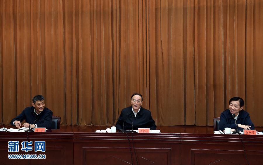 3月27日至28日，中共中央政治局常委、中央紀(jì)委書(shū)記王岐山到河南省調(diào)研，并主持召開(kāi)座談會(huì)。這是3月28日王岐山在河南林州主持召開(kāi)座談會(huì)。 新華社記者 饒愛(ài)民 攝