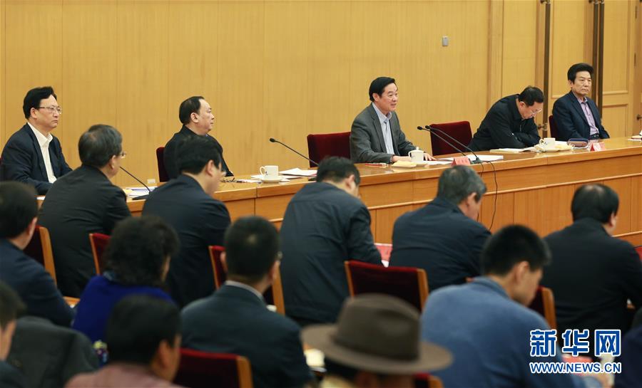 （新華網(wǎng)）劉奇葆出席第六屆全國(guó)服務(wù)農(nóng)民、服務(wù)基層文化建設(shè)先進(jìn)集體表彰座談會(huì)