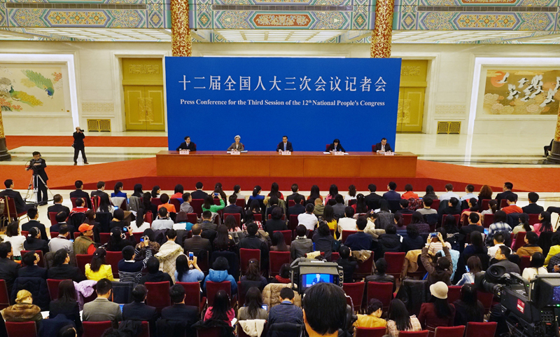 3月15日，國(guó)務(wù)院總理李克強(qiáng)在北京人民大會(huì)堂與中外記者見面，并回答記者提問。新華社記者 李賀 攝