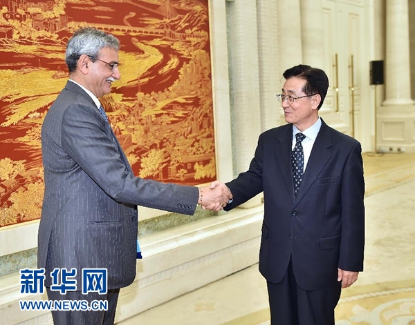 5月9日，中共中央書記處書記、中央紀委副書記趙洪祝在北京會見印度中央監(jiān)察委員會主席喬杜里。 新華社記者 李濤 攝