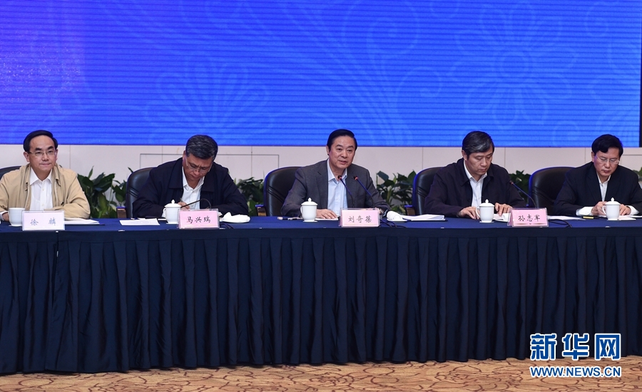 5月12日，中宣部在深圳召開以新發(fā)展理念引領(lǐng)文化改革發(fā)展座談會。中共中央政治局委員、中央書記處書記、中宣部部長劉奇葆出席會議并講話。新華社記者 毛思倩 攝