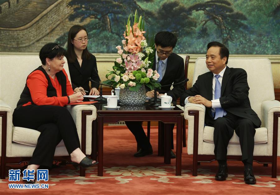 (新華網(wǎng))李建國(guó)會(huì)見二十國(guó)集團(tuán)勞動(dòng)會(huì)議工會(huì)代表