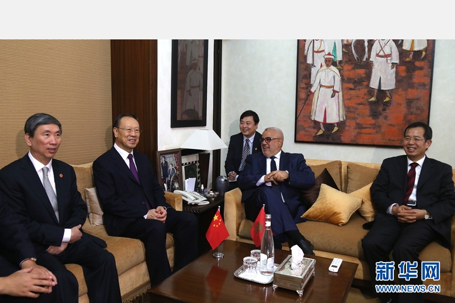 9月19日，在摩洛哥首都拉巴特，中共中央書記處書記、全國(guó)政協(xié)副主席杜青林（左二）會(huì)見摩洛哥政府首腦本&middot;基蘭（右二）。應(yīng)摩洛哥參議院邀請(qǐng)，中共中央書記處書記、全國(guó)政協(xié)副主席杜青林于18日至20日率中共代表團(tuán)訪摩，分別會(huì)見政府首腦本&middot;基蘭、參議長(zhǎng)本希馬、真實(shí)性與現(xiàn)代黨總書記奧馬里等。新華社記者劉鍇攝