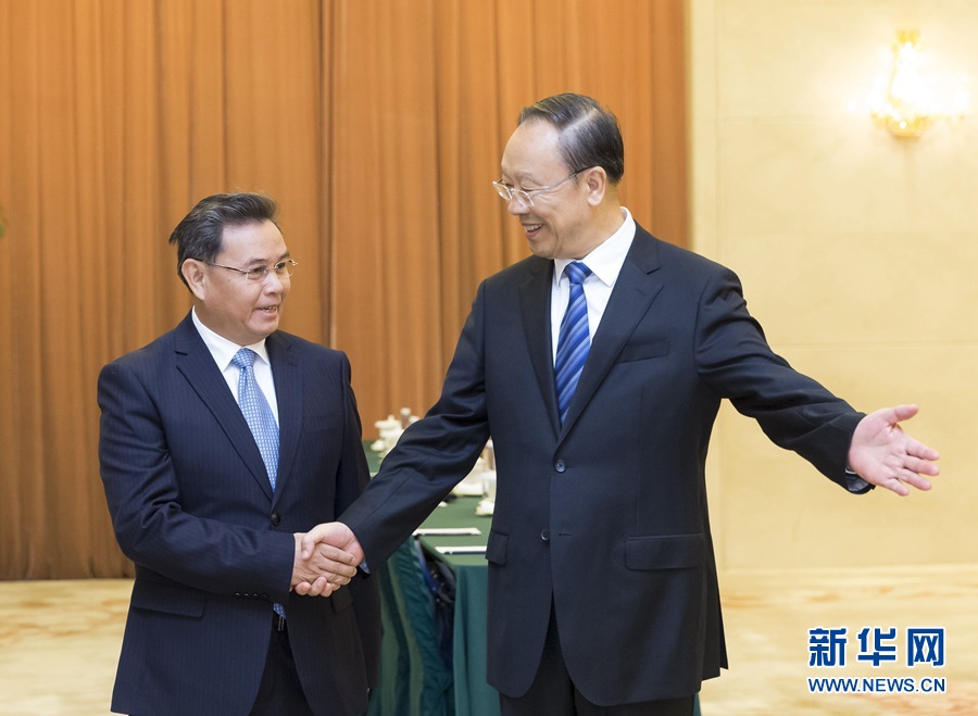 10月12日，中共中央書記處書記、全國政協(xié)副主席杜青林在北京會見來華訪問并出席&ldquo;2016中國共產(chǎn)黨與世界對話會&rdquo;的老撾人革黨中央政治局委員、建國陣線中央主席賽頌蓬&middot;豐威漢率領(lǐng)的老撾人革黨代表團?！⌒氯A社記者丁海濤攝