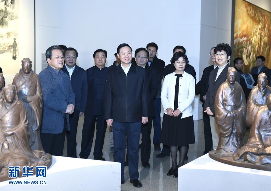 12月6日，中共中央政治局委員、中央書記處書記、中宣部部長(zhǎng)劉奇葆在北京參觀中華文明歷史題材美術(shù)創(chuàng)作工程入選作品展覽。 新華社記者張領(lǐng)攝