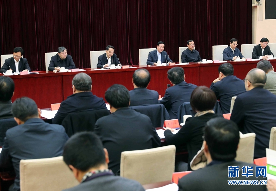 12月10日，中宣部在北京召開學(xué)習(xí)貫徹習(xí)近平總書記在中國文聯(lián)十大、中國作協(xié)九大開幕式上和會見中國記協(xié)第九屆理事會代表時(shí)重要講話精神座談會。中共中央政治局委員、中央書記處書記、中宣部部長劉奇葆出席會議并講話。新華社記者 劉衛(wèi)兵 攝 
