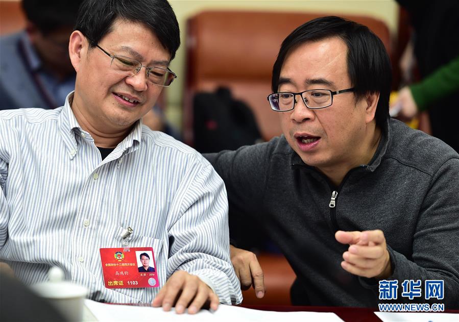 (兩會·履職記·會內(nèi)會外)(1)“70后”院士潘建偉委員的“大小”提案