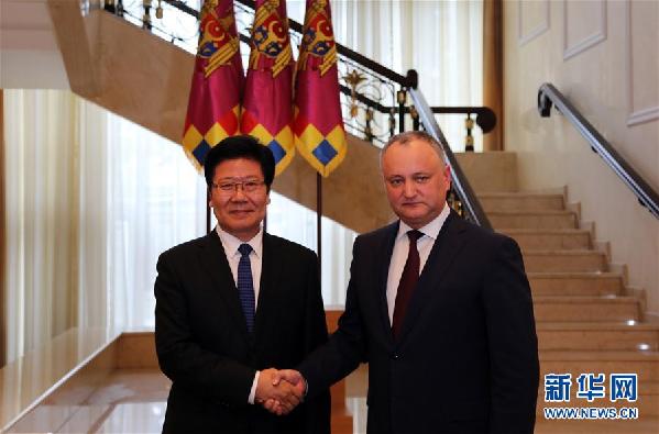 （XHDW）（1）摩爾多瓦總統(tǒng)多東、總理菲利普會見張春賢