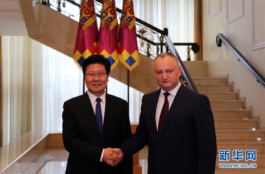 （XHDW）（1）摩爾多瓦總統(tǒng)多東、總理菲利普會(huì)見張春賢