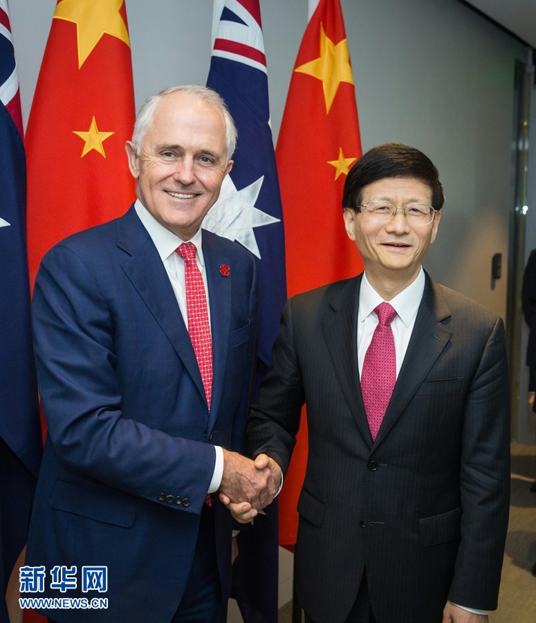 4月21日，正在澳大利亞訪問(wèn)的中共中央政治局委員、中央政法委書記孟建柱（右）在悉尼會(huì)見(jiàn)澳總理特恩布爾。 新華社發(fā)（朱宏業(yè)攝） 