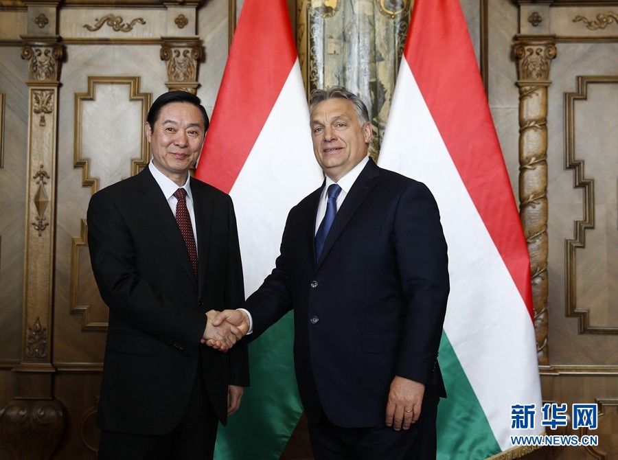 4月24日，在匈牙利首都布達(dá)佩斯，匈牙利總理、青民盟主席歐爾班（右）會見中共中央政治局委員、中央書記處書記、中宣部部長劉奇葆。新華社記者葉平凡攝