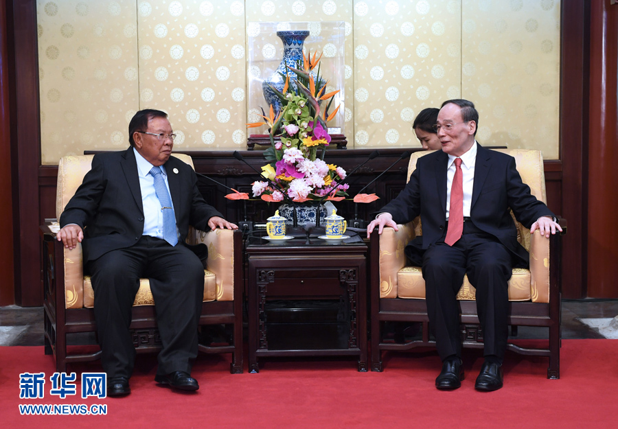 5月13日，中共中央政治局常委、中央紀(jì)委書記王岐山在北京釣魚臺(tái)國(guó)賓館會(huì)見老撾人民革命黨中央總書記、國(guó)家主席本揚(yáng)。 新華社記者 饒愛民攝