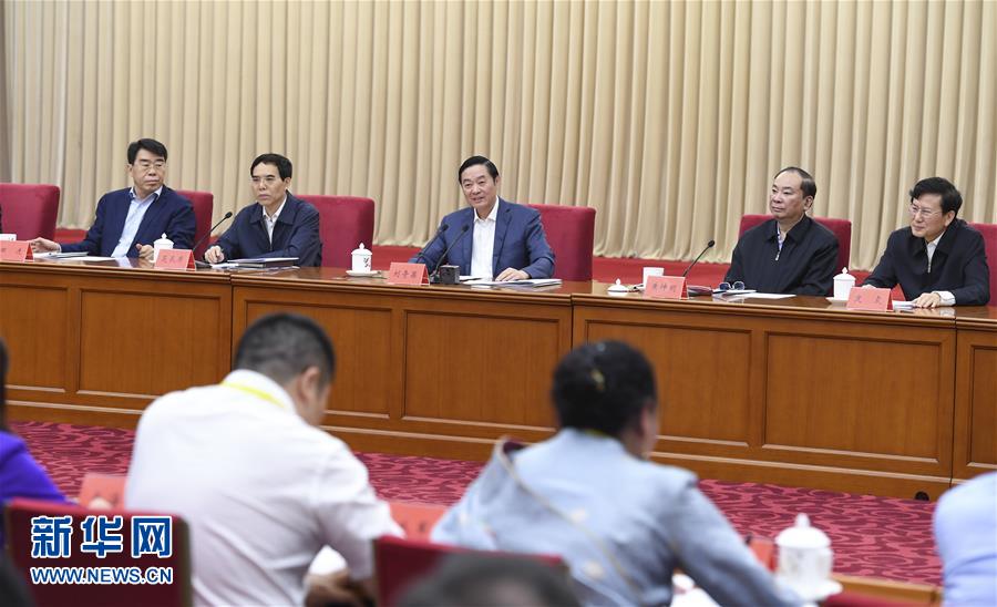 5月18日，中共中央政治局委員、中央書記處書記、中宣部部長劉奇葆在北京出席紀(jì)念新華書店成立80周年座談會(huì)并講話。 新華社記者 張領(lǐng) 攝