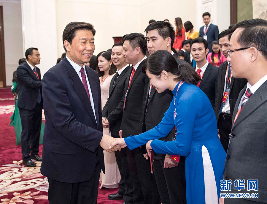 5月22日，中共中央政治局委員、國家副主席李源潮在北京會見越南胡志明共青團中央書記處第一書記黎國鋒率領(lǐng)的越南青年代表團。 新華社記者李濤 攝