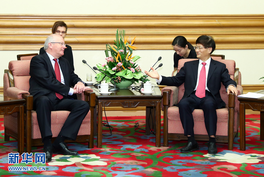6月15日，中共中央政治局委員、中央政法委書記孟建柱在北京會見德國聯(lián)邦總理府情報國務秘書弗里徹。 新華社記者 謝環(huán)馳 攝